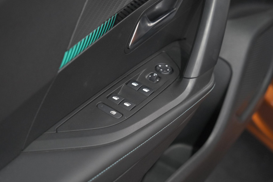 Peugeot 2008 PureTech 100 Allure | Trekhaak | Apple Carplay | Parkeersensoren