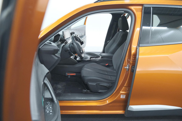 Peugeot 2008 PureTech 100 Allure | Trekhaak | Apple Carplay | Parkeersensoren