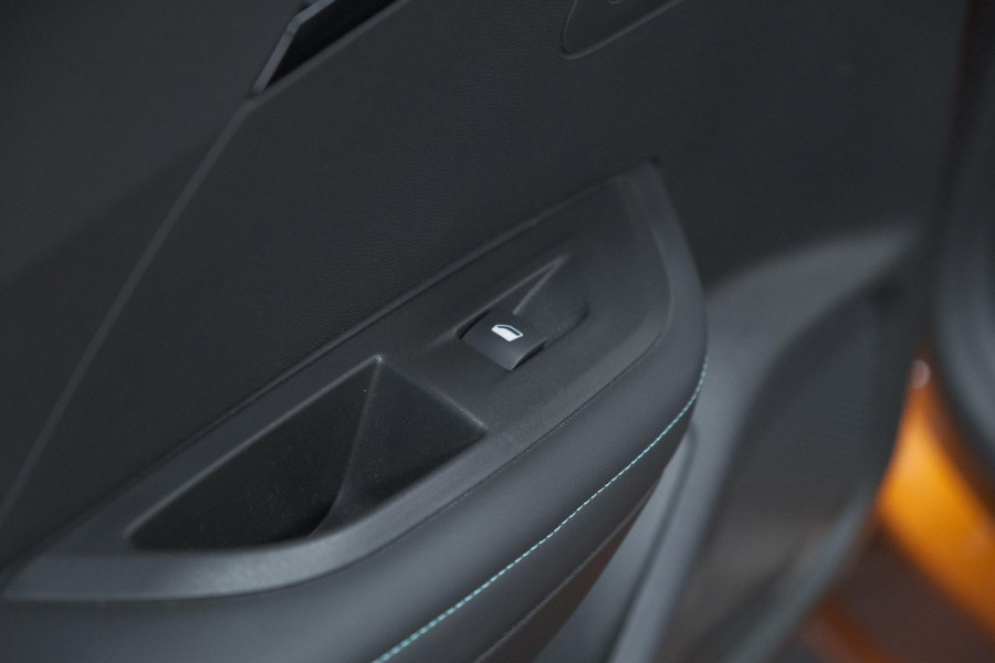 Peugeot 2008 PureTech 100 Allure | Trekhaak | Apple Carplay | Parkeersensoren