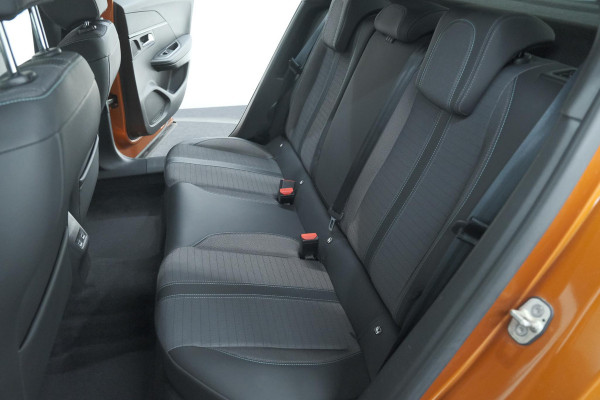 Peugeot 2008 PureTech 100 Allure | Trekhaak | Apple Carplay | Parkeersensoren