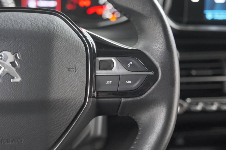 Peugeot 2008 PureTech 100 Allure | Trekhaak | Apple Carplay | Parkeersensoren