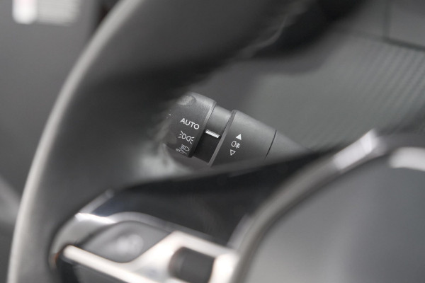 Peugeot 2008 PureTech 100 Allure | Trekhaak | Apple Carplay | Parkeersensoren
