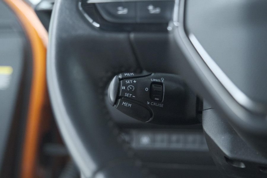 Peugeot 2008 PureTech 100 Allure | Trekhaak | Apple Carplay | Parkeersensoren