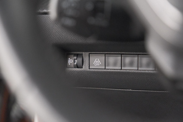 Peugeot 2008 PureTech 100 Allure | Trekhaak | Apple Carplay | Parkeersensoren