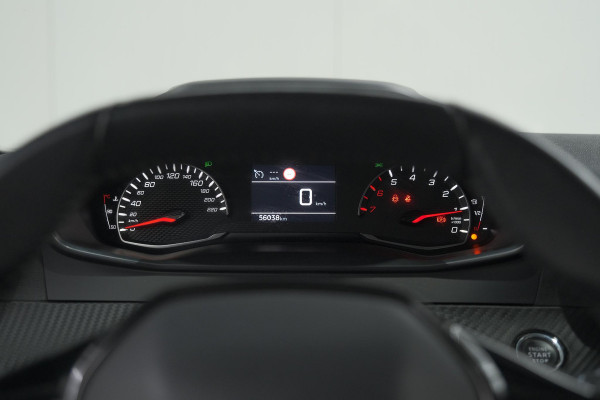 Peugeot 2008 PureTech 100 Allure | Trekhaak | Apple Carplay | Parkeersensoren