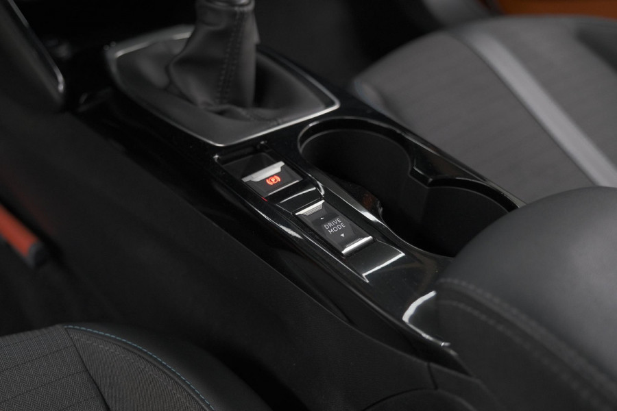 Peugeot 2008 PureTech 100 Allure | Trekhaak | Apple Carplay | Parkeersensoren