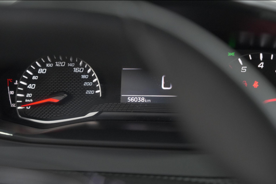 Peugeot 2008 PureTech 100 Allure | Trekhaak | Apple Carplay | Parkeersensoren