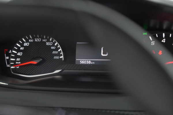 Peugeot 2008 PureTech 100 Allure | Trekhaak | Apple Carplay | Parkeersensoren