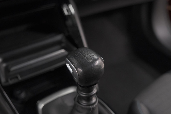 Peugeot 2008 PureTech 100 Allure | Trekhaak | Apple Carplay | Parkeersensoren