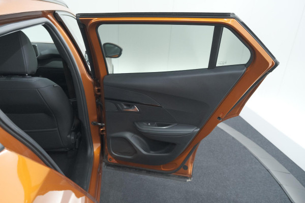 Peugeot 2008 PureTech 100 Allure | Trekhaak | Apple Carplay | Parkeersensoren