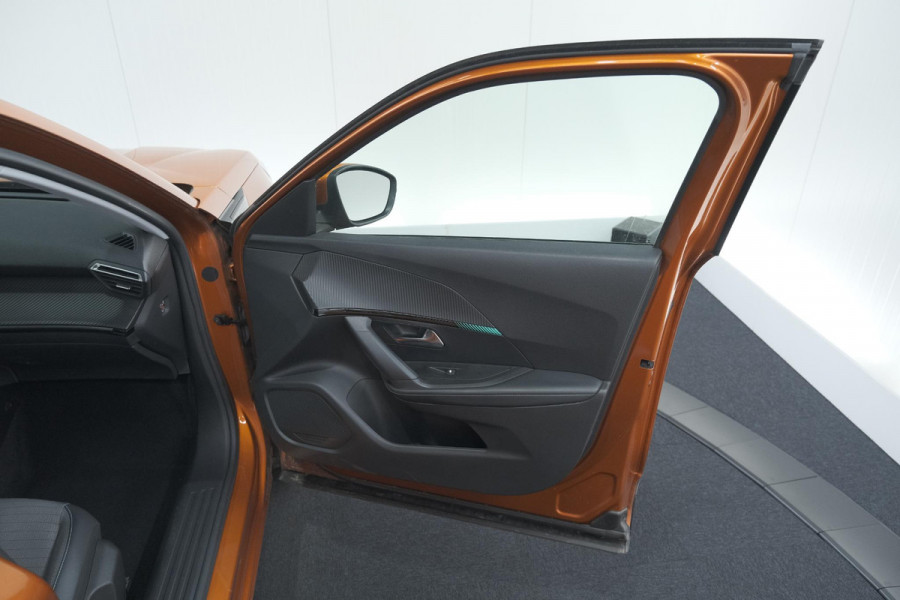Peugeot 2008 PureTech 100 Allure | Trekhaak | Apple Carplay | Parkeersensoren
