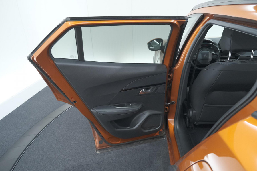 Peugeot 2008 PureTech 100 Allure | Trekhaak | Apple Carplay | Parkeersensoren