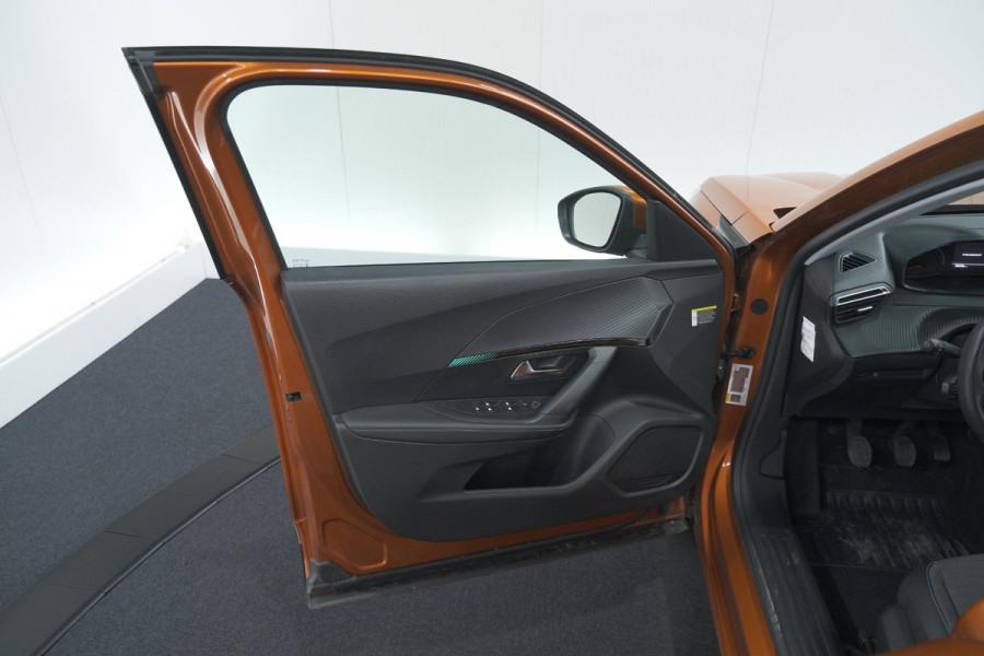 Peugeot 2008 PureTech 100 Allure | Trekhaak | Apple Carplay | Parkeersensoren