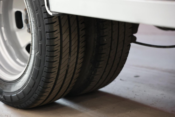 Iveco 35C16 3.0 BAKWAGEN MET ZIJDEUR EN LAADKLEP