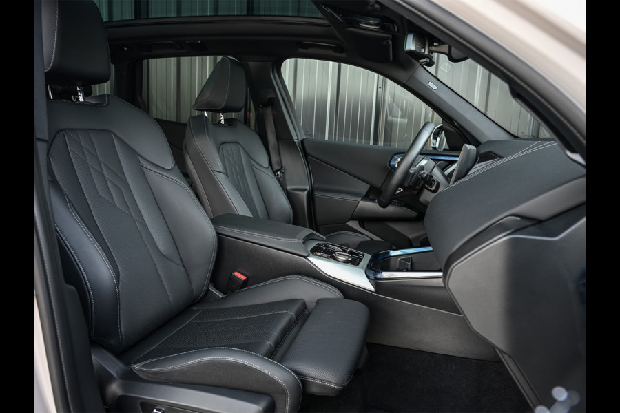 BMW X3 30e xDrive M-sport | Panorama dak | Head-Up | Camera | Comfort access | Ambiance interieur | Trekhaak |