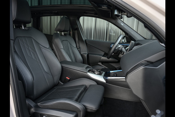 BMW X3 30e xDrive M-sport | Panorama dak | Head-Up | Camera | Comfort access | Ambiance interieur | Trekhaak |