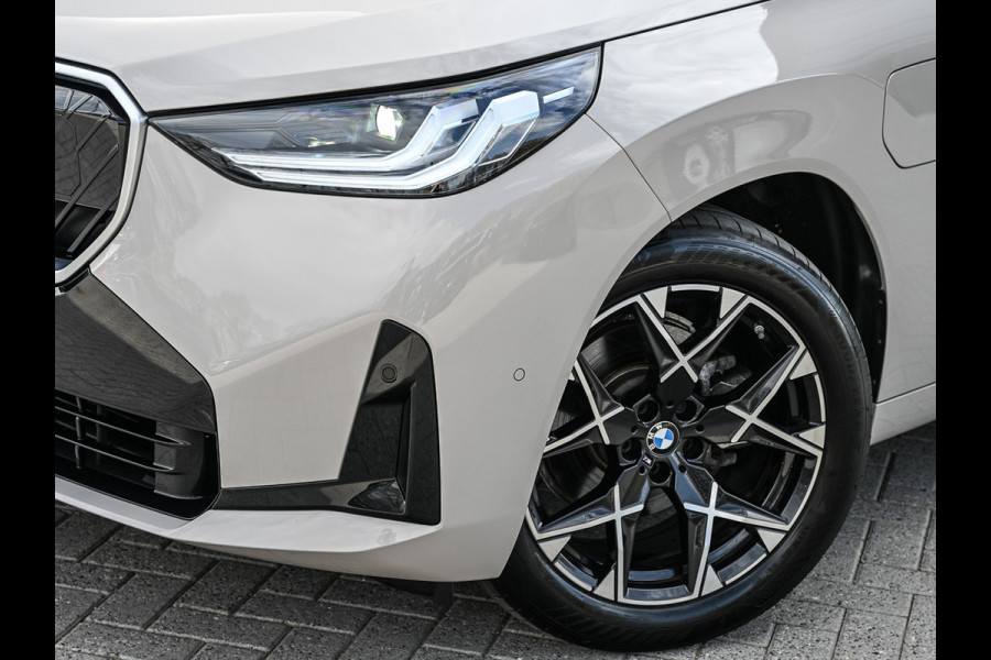 BMW X3 30e xDrive M-sport | Panorama dak | Head-Up | Camera | Comfort access | Ambiance interieur | Trekhaak |