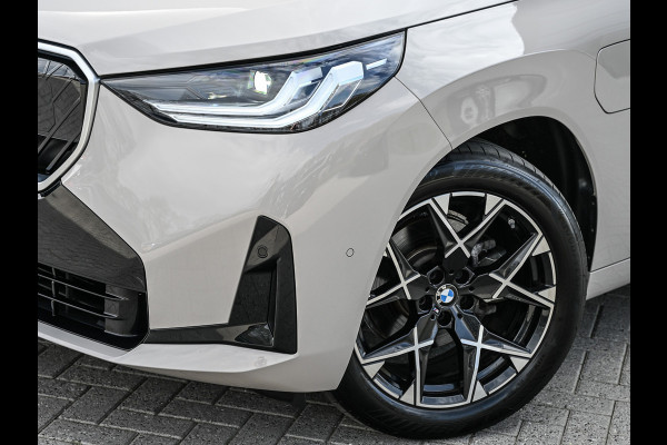 BMW X3 30e xDrive M-sport | Panorama dak | Head-Up | Camera | Comfort access | Ambiance interieur | Trekhaak |