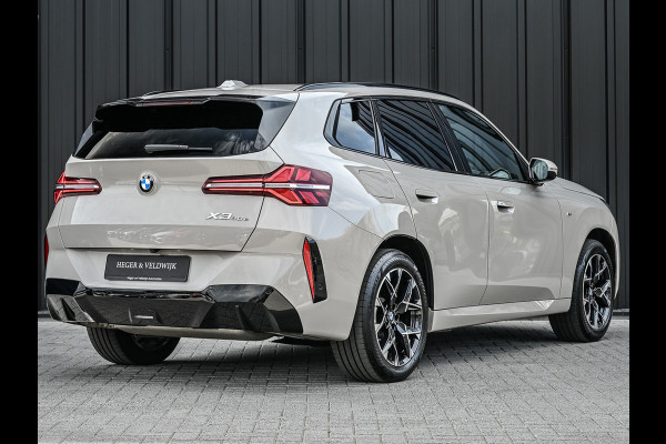 BMW X3 30e xDrive M-sport | Panorama dak | Head-Up | Camera | Comfort access | Ambiance interieur | Trekhaak |