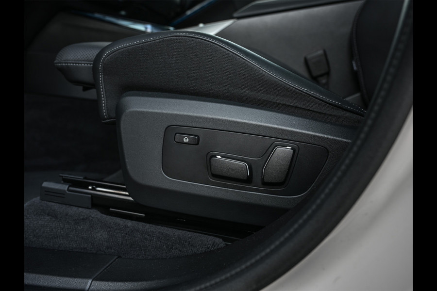 BMW X3 30e xDrive M-sport | Panorama dak | Head-Up | Camera | Comfort access | Ambiance interieur | Trekhaak |