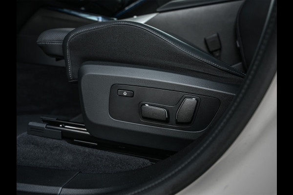 BMW X3 30e xDrive M-sport | Panorama dak | Head-Up | Camera | Comfort access | Ambiance interieur | Trekhaak |