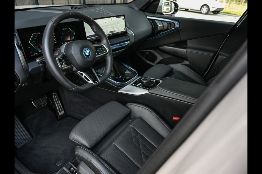 BMW X3 30e xDrive M-sport | Panorama dak | Head-Up | Camera | Comfort access | Ambiance interieur | Trekhaak |