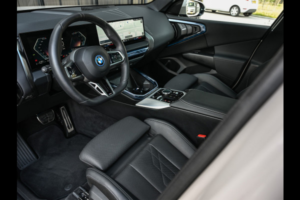 BMW X3 30e xDrive M-sport | Panorama dak | Head-Up | Camera | Comfort access | Ambiance interieur | Trekhaak |