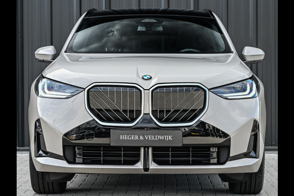 BMW X3 30e xDrive M-sport | Panorama dak | Head-Up | Camera | Comfort access | Ambiance interieur | Trekhaak |