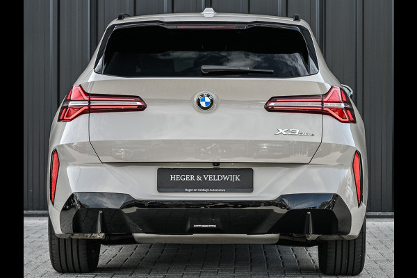 BMW X3 30e xDrive M-sport | Panorama dak | Head-Up | Camera | Comfort access | Ambiance interieur | Trekhaak |