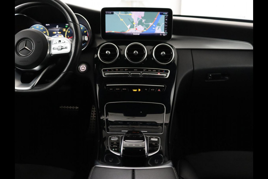 Mercedes-Benz C-Klasse 160 AMG | Stoelverwarming | Carplay | Leder/Alcantara | Camera | Digital Cockpit | Navigatie | 19'' | Full LED | Park Assist | Climate control