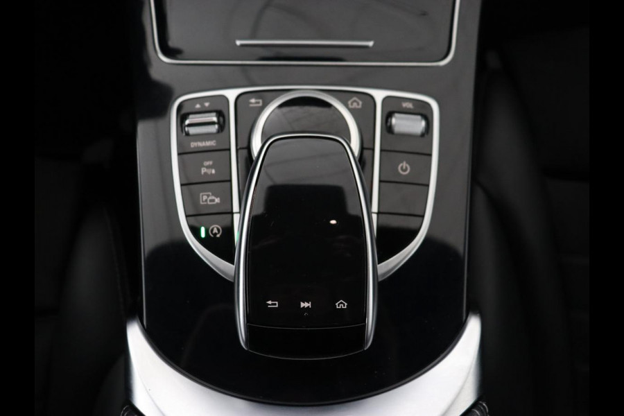 Mercedes-Benz C-Klasse 160 AMG | Stoelverwarming | Carplay | Leder/Alcantara | Camera | Digital Cockpit | Navigatie | 19'' | Full LED | Park Assist | Climate control