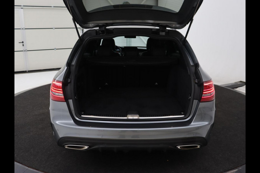 Mercedes-Benz C-Klasse 160 AMG | Stoelverwarming | Carplay | Leder/Alcantara | Camera | Digital Cockpit | Navigatie | 19'' | Full LED | Park Assist | Climate control