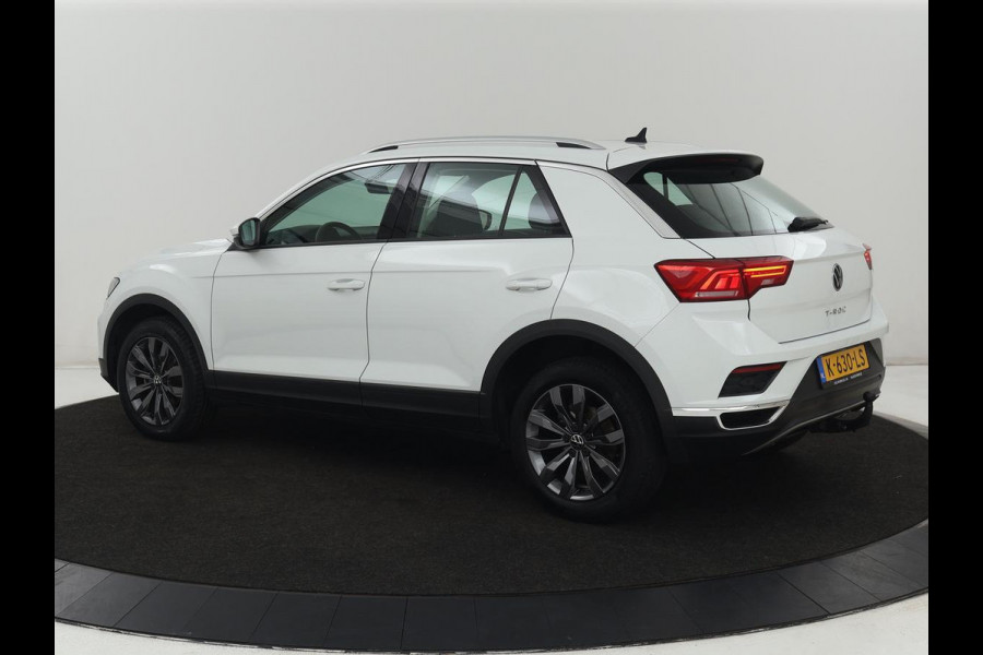 Volkswagen T-Roc 1.0 TSI Style Business | Trekhaak | Camera | Adaptive cruise | Carplay | Navigatie | Side Assist | Climate control | DAB | Parkeerhulp | Bluetooth