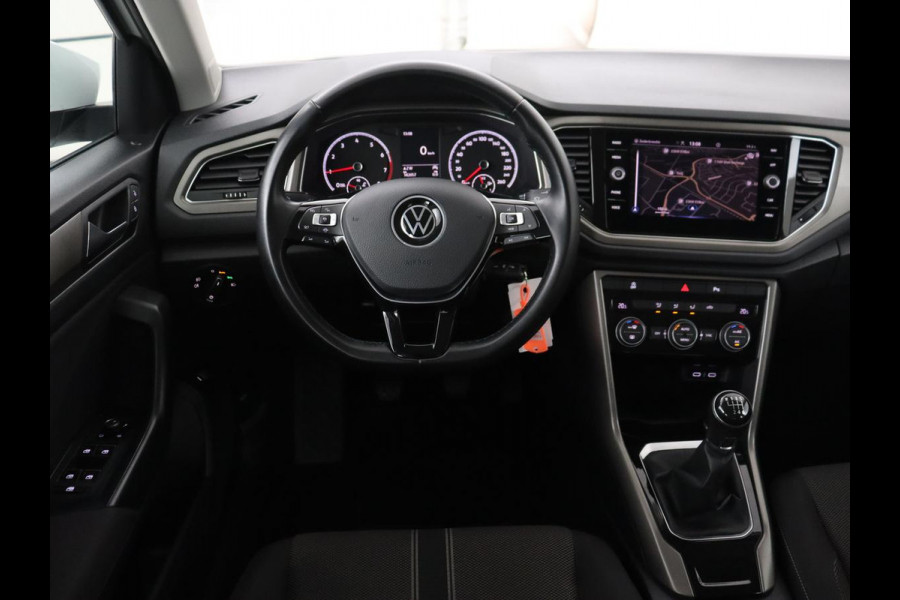 Volkswagen T-Roc 1.0 TSI Style Business | Trekhaak | Camera | Adaptive cruise | Carplay | Navigatie | Side Assist | Climate control | DAB | Parkeerhulp | Bluetooth