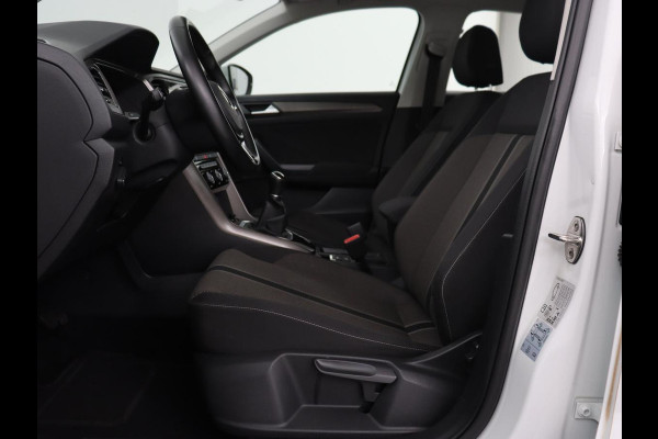 Volkswagen T-Roc 1.0 TSI Style Business | Trekhaak | Camera | Adaptive cruise | Carplay | Navigatie | Side Assist | Climate control | DAB | Parkeerhulp | Bluetooth