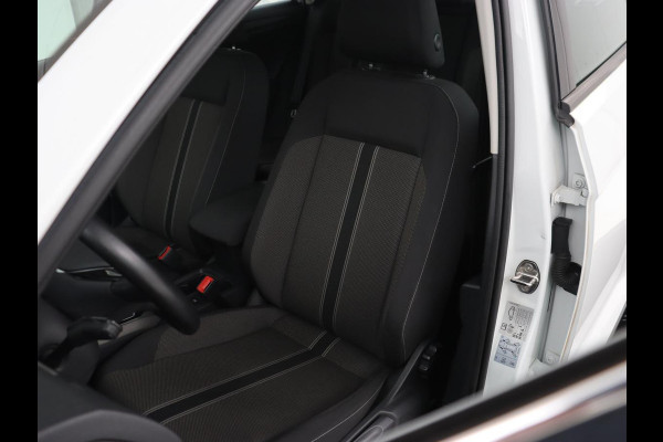 Volkswagen T-Roc 1.0 TSI Style Business | Trekhaak | Camera | Adaptive cruise | Carplay | Navigatie | Side Assist | Climate control | DAB | Parkeerhulp | Bluetooth