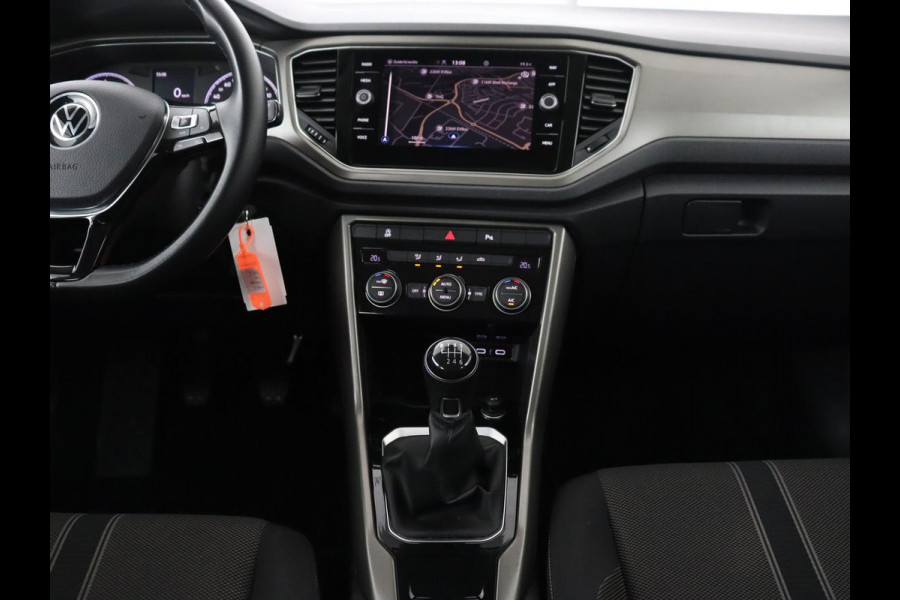 Volkswagen T-Roc 1.0 TSI Style Business | Trekhaak | Camera | Adaptive cruise | Carplay | Navigatie | Side Assist | Climate control | DAB | Parkeerhulp | Bluetooth