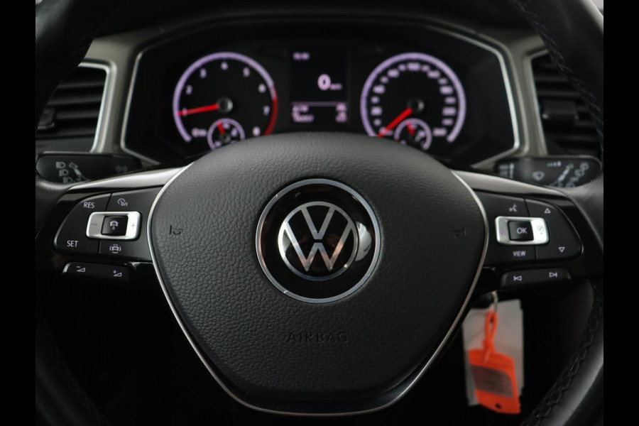 Volkswagen T-Roc 1.0 TSI Style Business | Trekhaak | Camera | Adaptive cruise | Carplay | Navigatie | Side Assist | Climate control | DAB | Parkeerhulp | Bluetooth