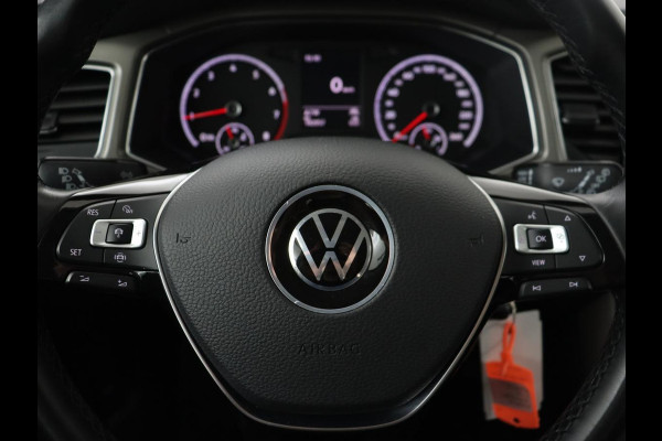 Volkswagen T-Roc 1.0 TSI Style Business | Trekhaak | Camera | Adaptive cruise | Carplay | Navigatie | Side Assist | Climate control | DAB | Parkeerhulp | Bluetooth