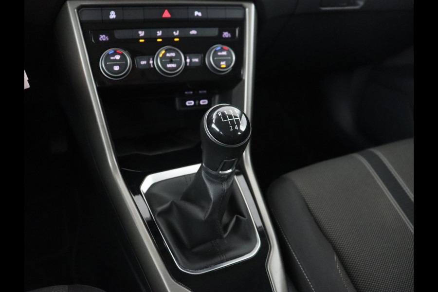 Volkswagen T-Roc 1.0 TSI Style Business | Trekhaak | Camera | Adaptive cruise | Carplay | Navigatie | Side Assist | Climate control | DAB | Parkeerhulp | Bluetooth