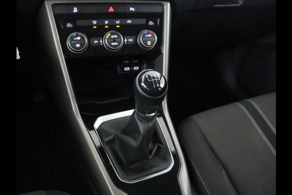 Volkswagen T-Roc 1.0 TSI Style Business | Trekhaak | Camera | Adaptive cruise | Carplay | Navigatie | Side Assist | Climate control | DAB | Parkeerhulp | Bluetooth