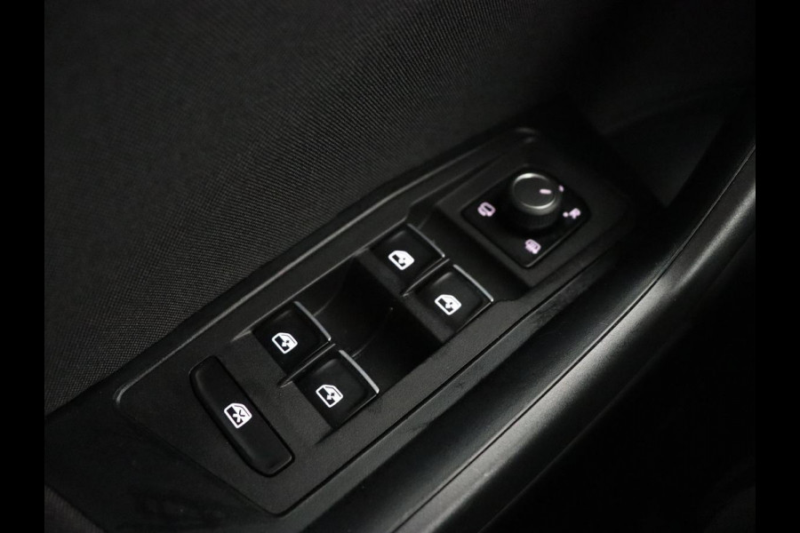 Volkswagen T-Roc 1.0 TSI Style Business | Trekhaak | Camera | Adaptive cruise | Carplay | Navigatie | Side Assist | Climate control | DAB | Parkeerhulp | Bluetooth