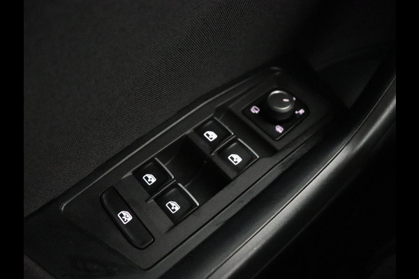 Volkswagen T-Roc 1.0 TSI Style Business | Trekhaak | Camera | Adaptive cruise | Carplay | Navigatie | Side Assist | Climate control | DAB | Parkeerhulp | Bluetooth