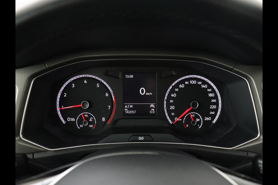 Volkswagen T-Roc 1.0 TSI Style Business | Trekhaak | Camera | Adaptive cruise | Carplay | Navigatie | Side Assist | Climate control | DAB | Parkeerhulp | Bluetooth