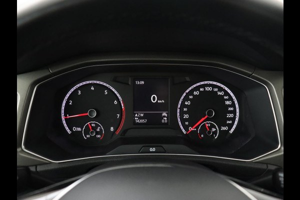 Volkswagen T-Roc 1.0 TSI Style Business | Trekhaak | Camera | Adaptive cruise | Carplay | Navigatie | Side Assist | Climate control | DAB | Parkeerhulp | Bluetooth