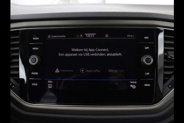 Volkswagen T-Roc 1.0 TSI Style Business | Trekhaak | Camera | Adaptive cruise | Carplay | Navigatie | Side Assist | Climate control | DAB | Parkeerhulp | Bluetooth