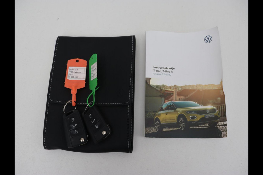 Volkswagen T-Roc 1.0 TSI Style Business | Trekhaak | Camera | Adaptive cruise | Carplay | Navigatie | Side Assist | Climate control | DAB | Parkeerhulp | Bluetooth