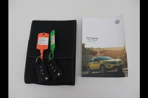 Volkswagen T-Roc 1.0 TSI Style Business | Trekhaak | Camera | Adaptive cruise | Carplay | Navigatie | Side Assist | Climate control | DAB | Parkeerhulp | Bluetooth
