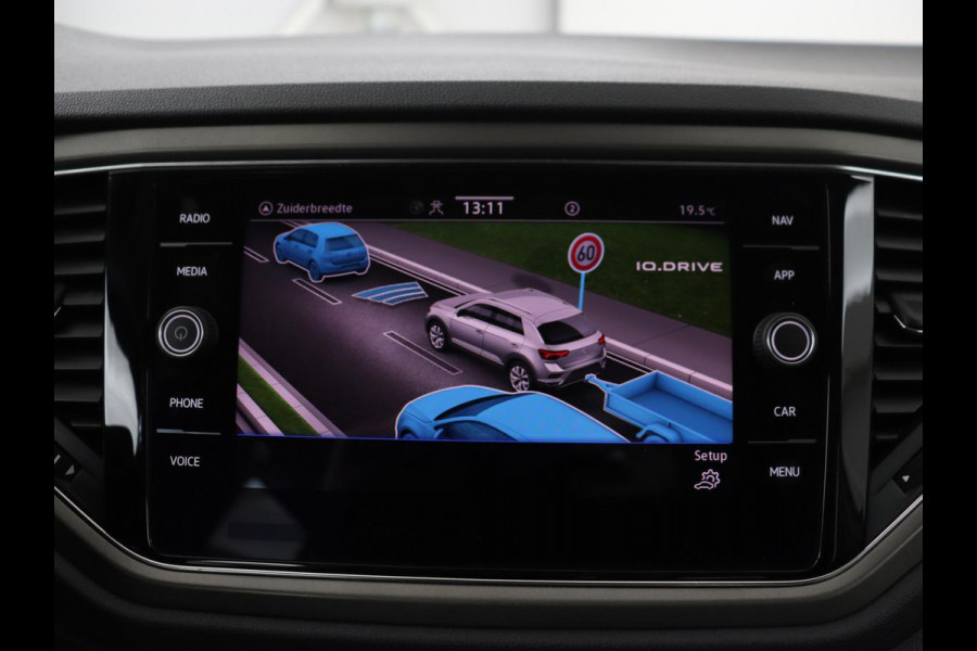 Volkswagen T-Roc 1.0 TSI Style Business | Trekhaak | Camera | Adaptive cruise | Carplay | Navigatie | Side Assist | Climate control | DAB | Parkeerhulp | Bluetooth
