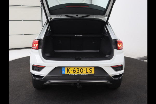 Volkswagen T-Roc 1.0 TSI Style Business | Trekhaak | Camera | Adaptive cruise | Carplay | Navigatie | Side Assist | Climate control | DAB | Parkeerhulp | Bluetooth